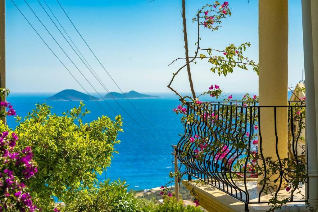 Azure Apartment With Sea View In Kalkan Ngoại thất bức ảnh