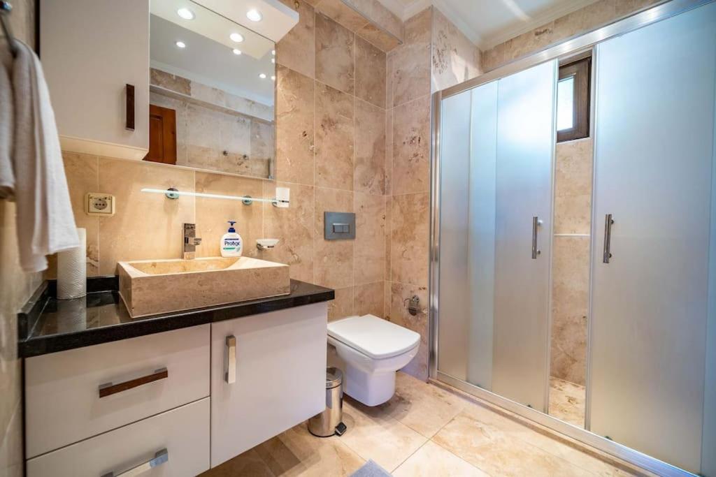 Azure Apartment With Sea View In Kalkan Ngoại thất bức ảnh