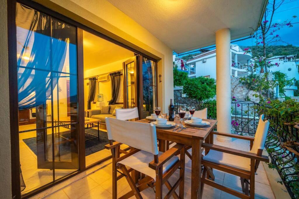 Azure Apartment With Sea View In Kalkan Ngoại thất bức ảnh
