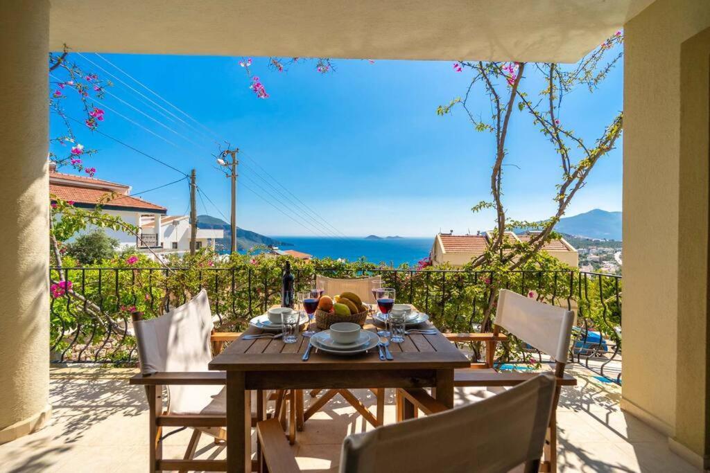 Azure Apartment With Sea View In Kalkan Ngoại thất bức ảnh