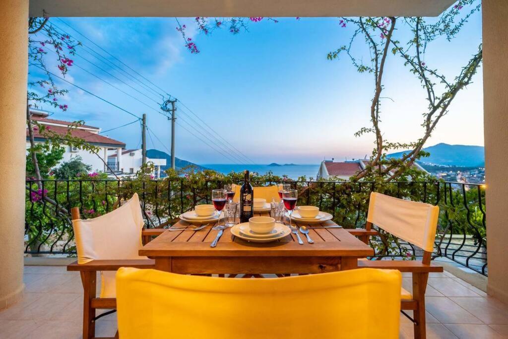 Azure Apartment With Sea View In Kalkan Ngoại thất bức ảnh